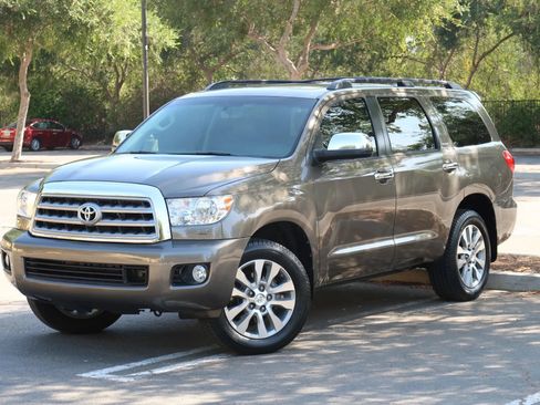 Used 2013 Toyota Sequoia Platinum RWD image 2