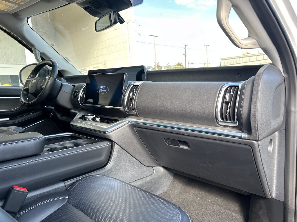 Used 2025 Ford Expedition Platinum AWD/4WD image 17