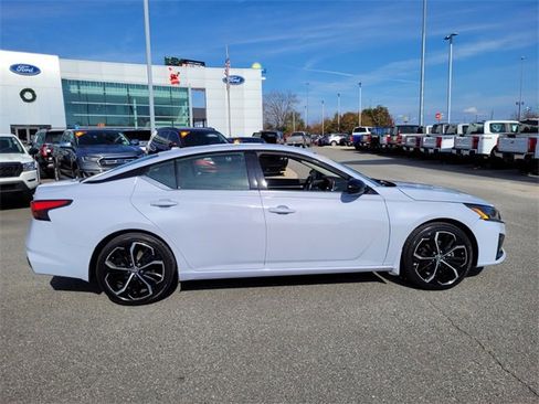 Used 2024 Nissan Altima 2.5 SR image 12