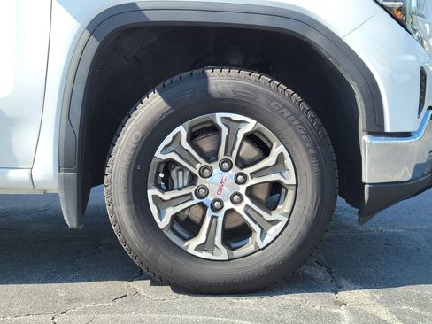Used 2024 GMC Sierra 1500 SLT AWD/4WD image 10