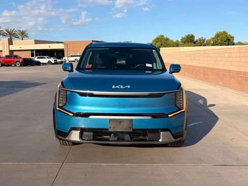 Used 2024 Kia EV9 Land AWD/4WD image 2