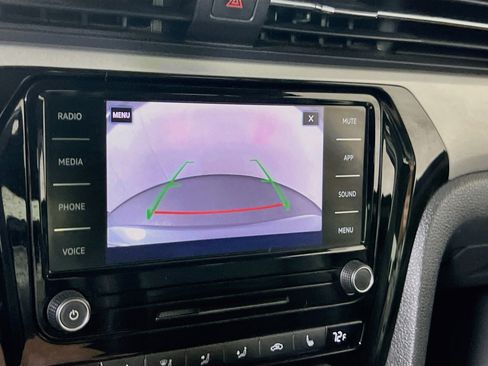 Used 2020 Volkswagen Passat 2.0T SE image 13