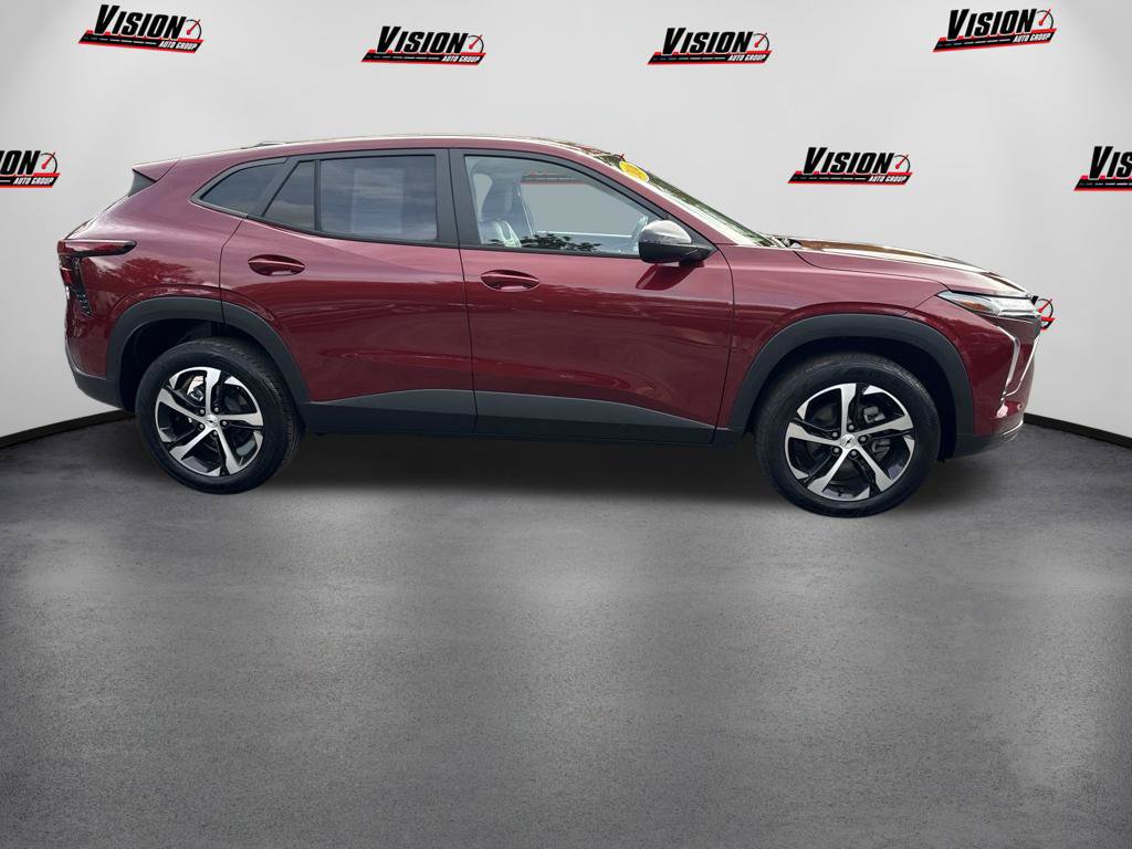 Used 2024 Chevrolet Trax RS FWD image 4