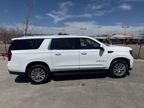 Used 2023 GMC Yukon XL Denali AWD/4WD image 10