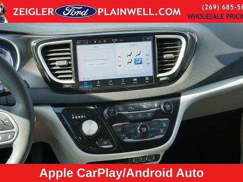 Used 2024 Chrysler Pacifica Touring-L FWD image 17