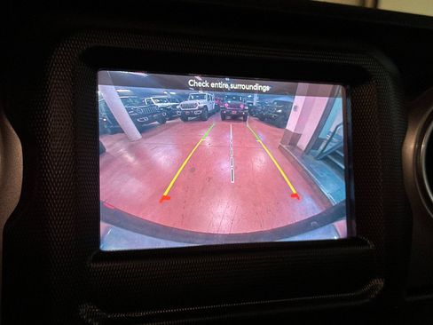 Certified 2020 Jeep Wrangler Unlimited Sahara w/ Safety Group image 18