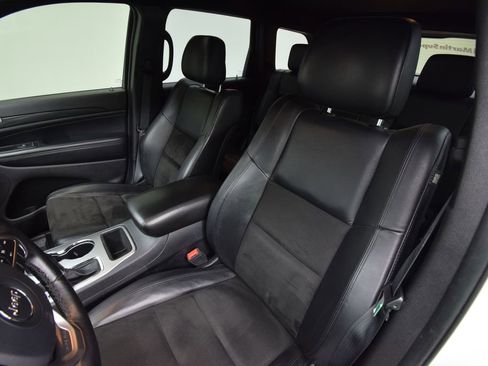 Used 2020 Jeep Grand Cherokee Altitude image 19