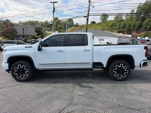 Used 2026 Chevrolet Silverado 2500 High Country w/ High Country Premium Package AWD/4WD image 2