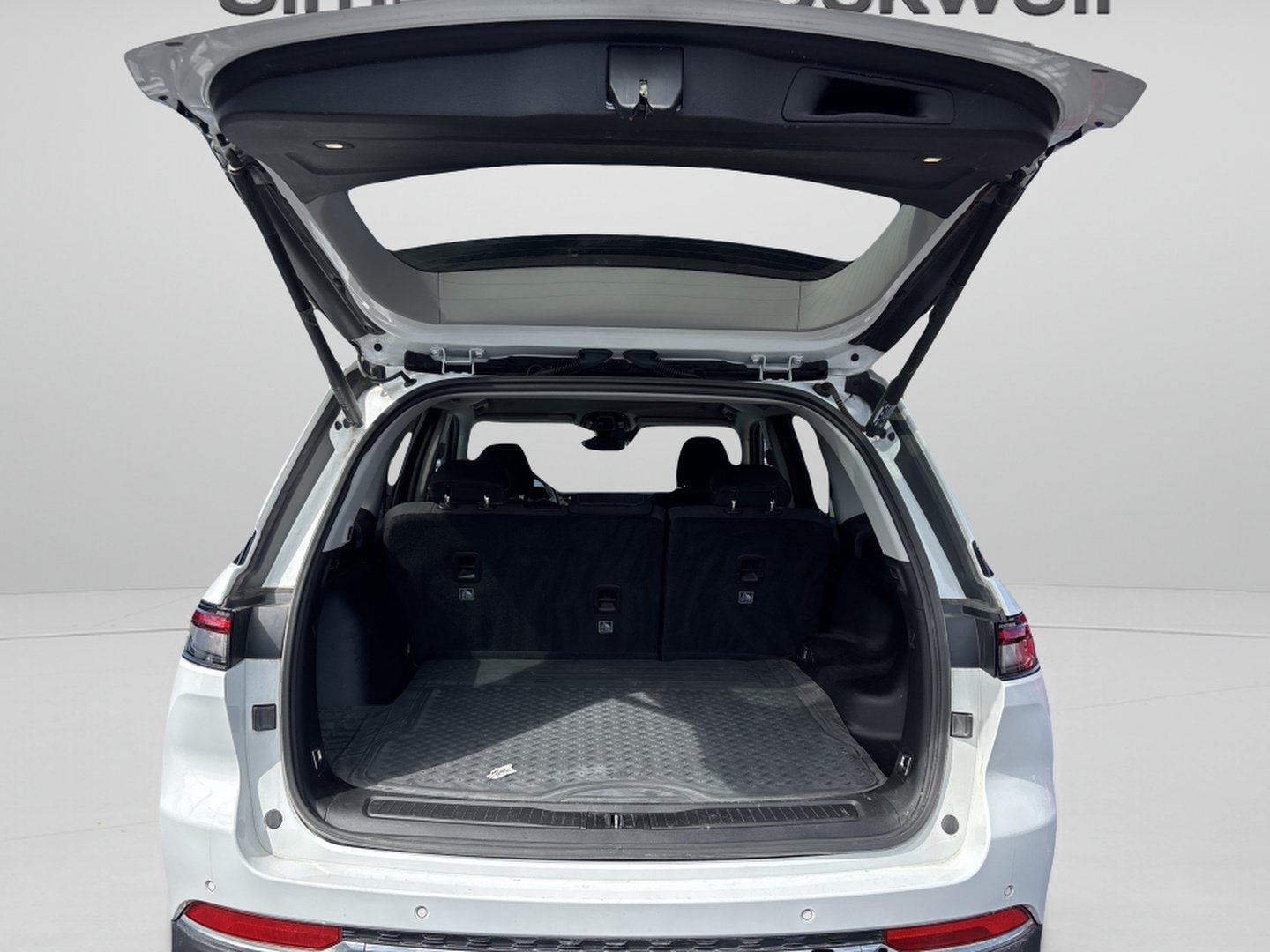 Used 2023 Jeep Grand Cherokee Laredo w/ Luxury Tech Group I AWD/4WD image 9