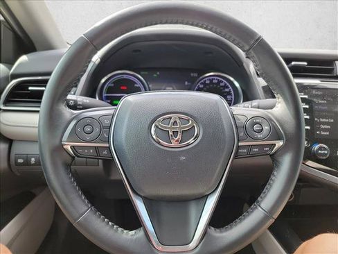Used 2020 Toyota Camry XLE FWD image 17