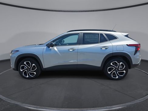 New 2026 Chevrolet Trax RS w/ Sunroof Package FWD image 5