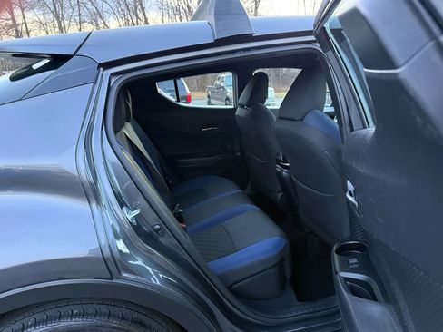 Used 2022 Toyota C-HR XLE image 25