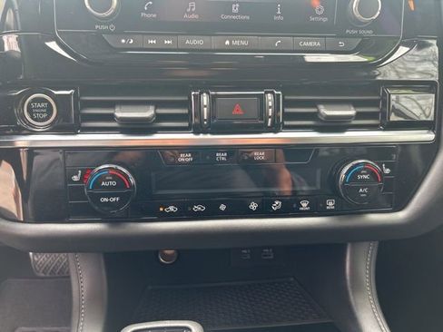 Certified 2023 Nissan Pathfinder SV w/ Black Appearance Package image 18