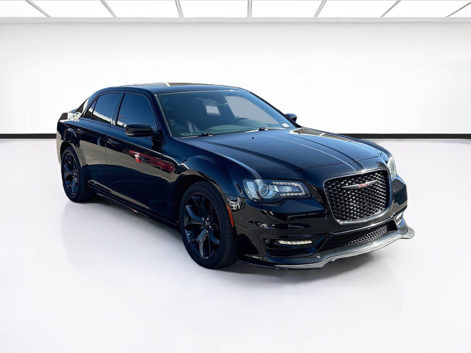 Used 2021 Chrysler 300 S w/ S Model Appearance Package RWD image 3