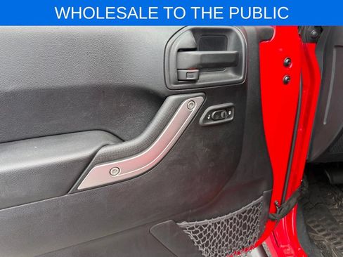 Used 2016 Jeep Wrangler Unlimited Sahara AWD/4WD image 5