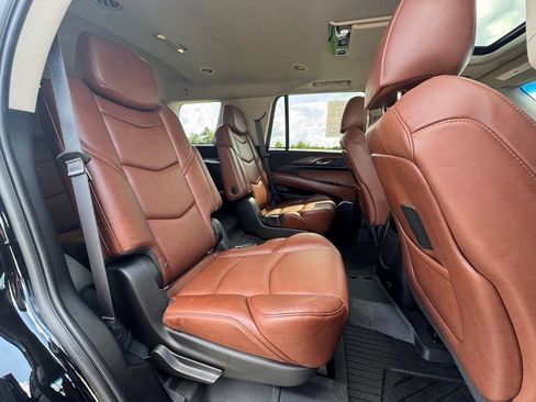 Used 2020 Cadillac Escalade Premium Luxury w/ Escalade Sport Edition AWD/4WD image 34