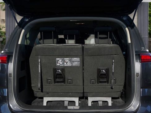 Used 2024 Kia Carnival LX image 10