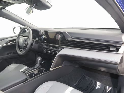 Used 2025 Toyota Camry SE image 39