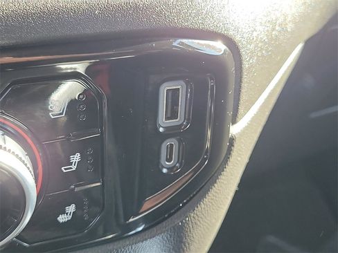 Used 2022 GMC Sierra 1500 SLT w/ SLT Convenience Package image 11