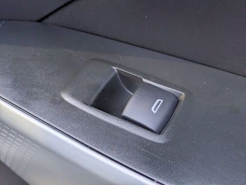 New 2026 Chevrolet Trax RS w/ Sunroof Package image 32