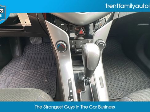 Used 2016 Chevrolet Cruze LT image 34