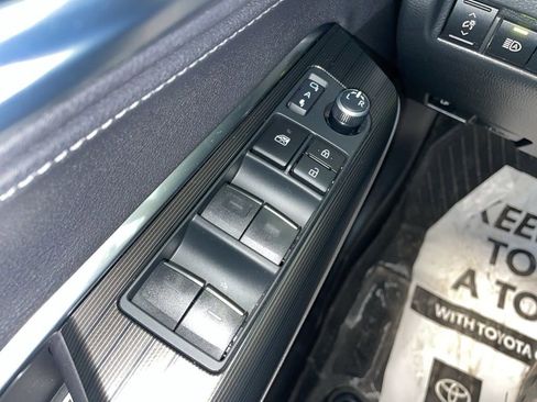 Used 2024 Toyota Venza Nightshade image 24