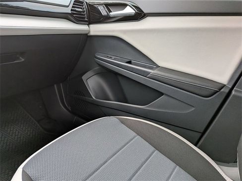 New 2026 Volkswagen Taos S image 18