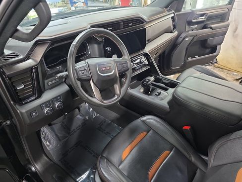 Used 2024 GMC Sierra 1500 AT4 w/ Technology Package AWD/4WD image 15