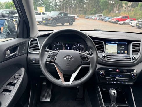 Used 2017 Hyundai Tucson SE Plus AWD/4WD image 10