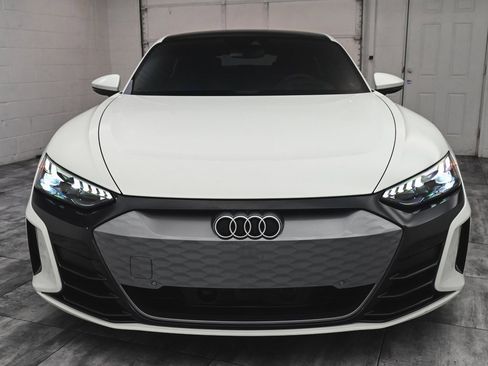 Used 2022 Audi e-tron GT Premium Plus image 2