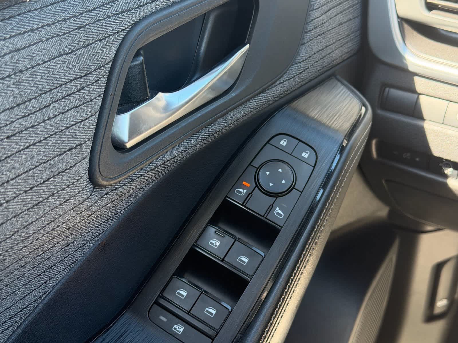 Certified 2023 Nissan Rogue SV FWD image 17