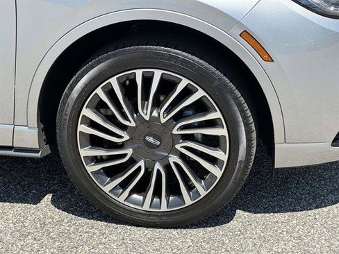 Used 2022 Lincoln Corsair AWD w/ Premium Package image 32