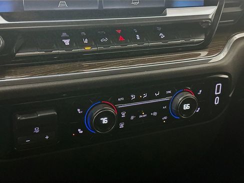 Used 2024 Chevrolet Silverado 2500 LT image 18