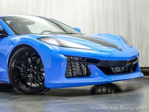 Used 2025 Chevrolet Corvette Z06 RWD image 4