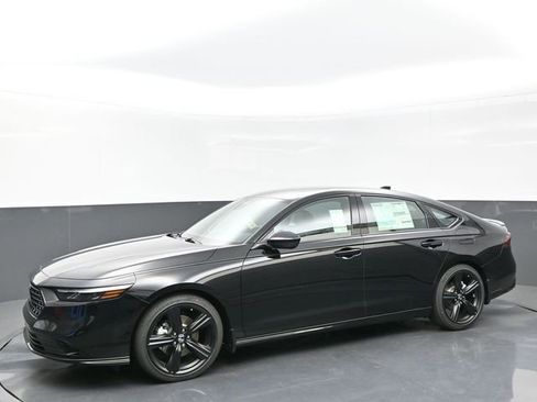 Used 2025 Honda Accord Sport image 2