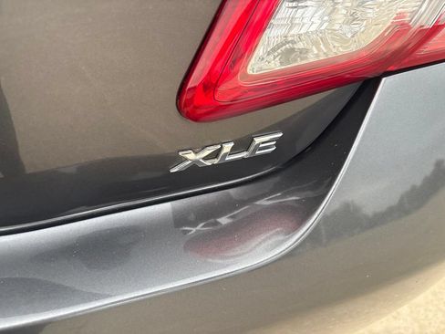 Used 2010 Toyota Camry XLE FWD image 24