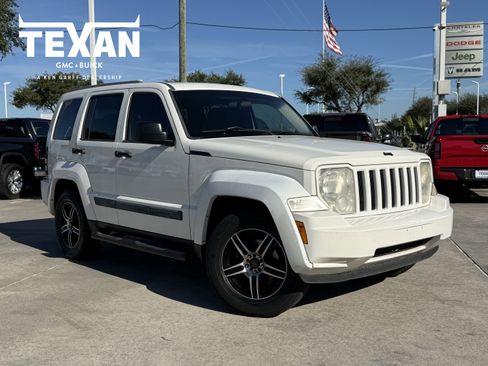 Used 2009 Jeep Liberty Sport image 1