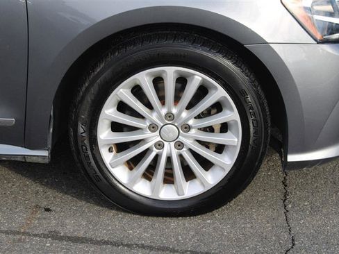 Used 2016 Volkswagen Passat 1.8T SE image 10