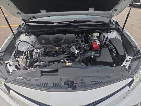 Used 2018 Toyota Camry XLE FWD image 16