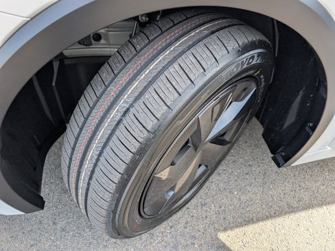 Used 2023 Toyota Prius LE image 21