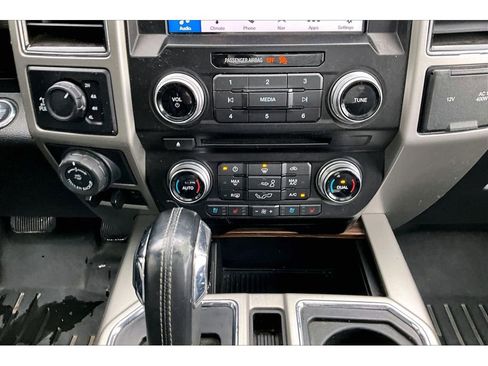 Used 2018 Ford F150 Lariat w/ Equipment Group 502A Luxury AWD/4WD image 31