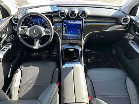 Used 2025 Mercedes-Benz GLC 350e 4MATIC image 11