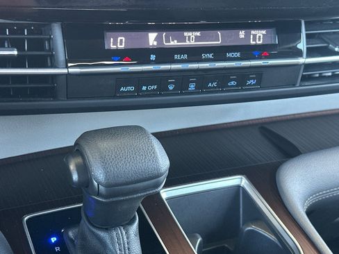 Certified 2024 Toyota Sienna LE FWD image 20