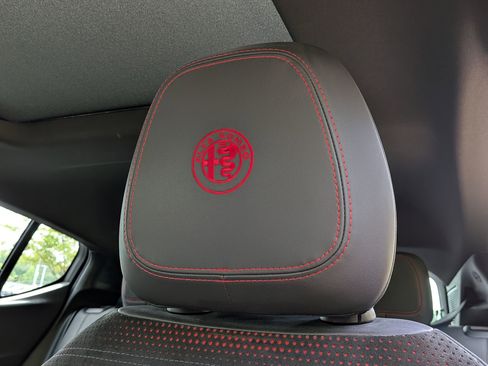 Used 2024 Alfa Romeo Tonale Veloce AWD/4WD image 6