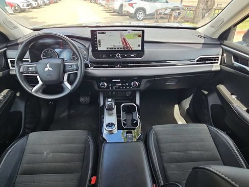 Used 2025 Mitsubishi Outlander SE AWD/4WD image 23