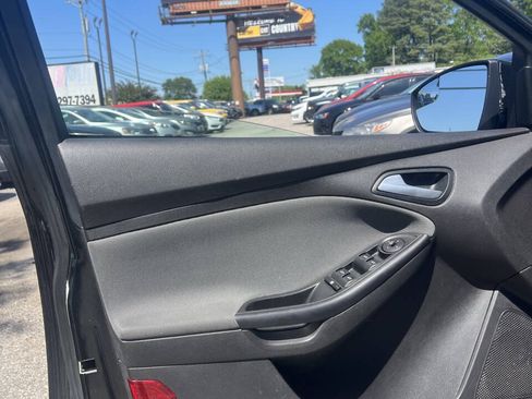 Used 2014 Ford Focus SE FWD image 10