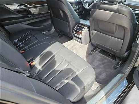 Used 2018 BMW 740e xDrive AWD/4WD image 21