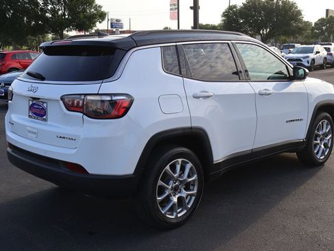 Used 2025 Jeep Compass Limited image 11