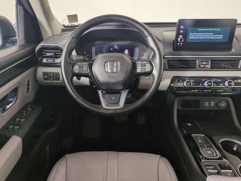 Used 2025 Honda Pilot Elite image 13