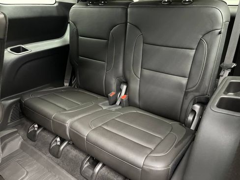 Used 2023 GMC Acadia SLT w/ Elevation Edition FWD image 7